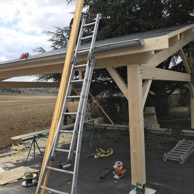 ABRI VOITURE SUR POTEAUX BOIS