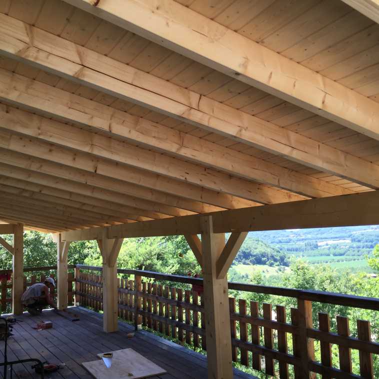 TERRASSE EN CHARPENTE SUR POTEAUX BOIS A PARNANS