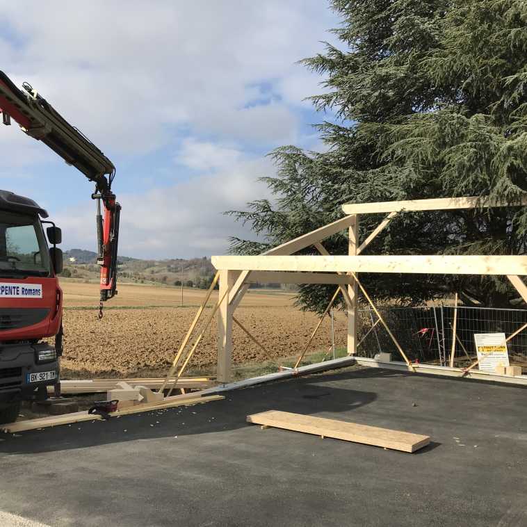 CHARPENTE SUR POTEAUX BOIS GENISSIEUX